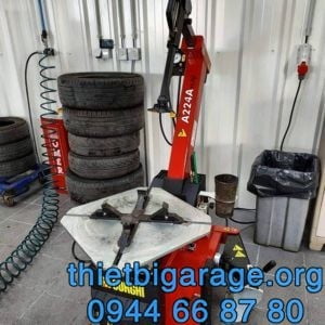 Máy ra vào lốp Corghi A224 không có bộ hỗ trợ tay đè